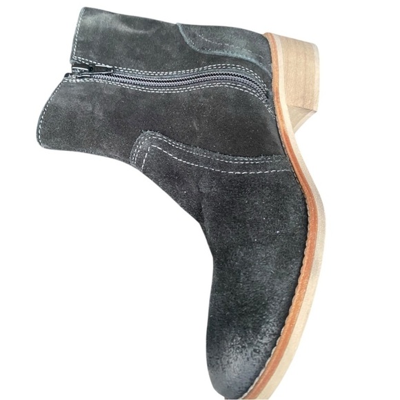 Crevo Linley Black Suede Distressed Booties I Size: 6 - Picture 7 of 11